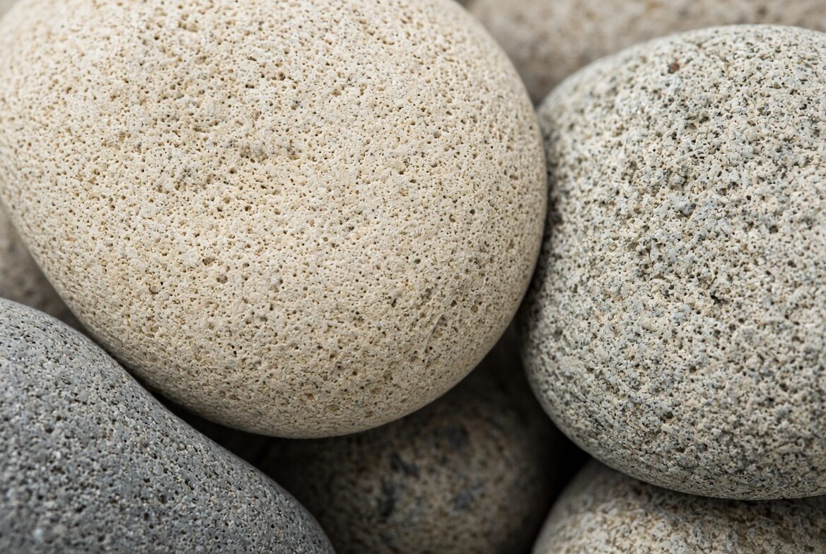 Aerostones porous aerogel media